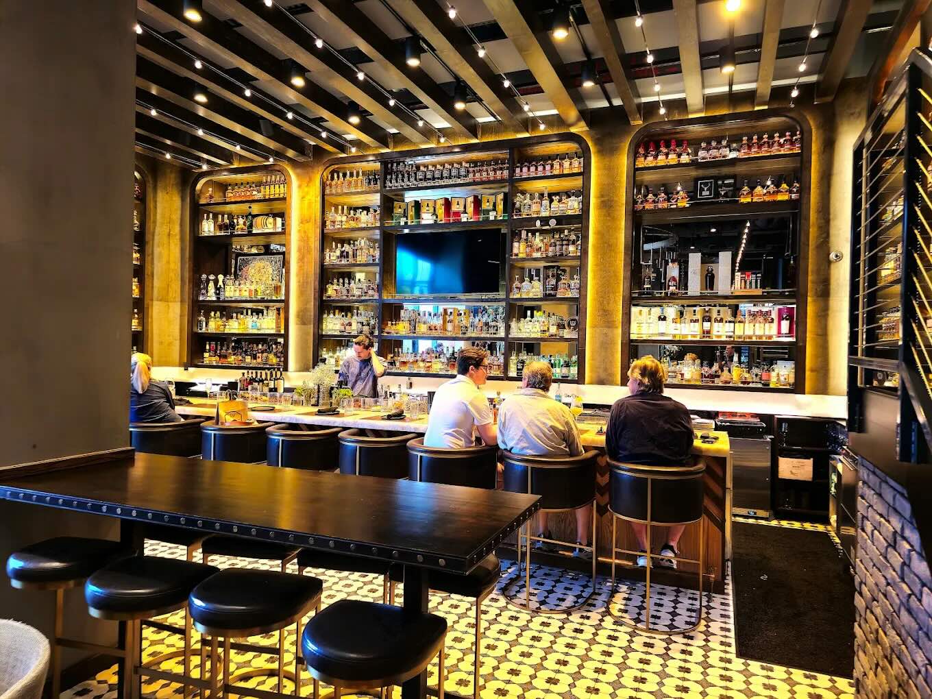 Where to Eat in Naples: Warren’s Upscale Dining & Whiskey Collection