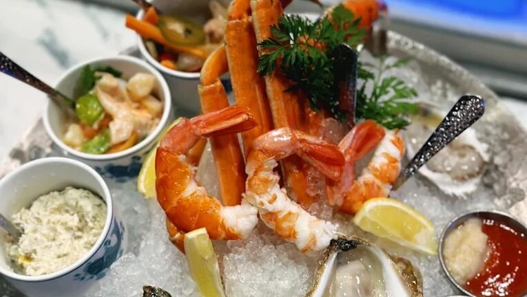 The Syren Oyster & Cocktail Bar: Waterfront Dining That Elevates Your Naples Vacation