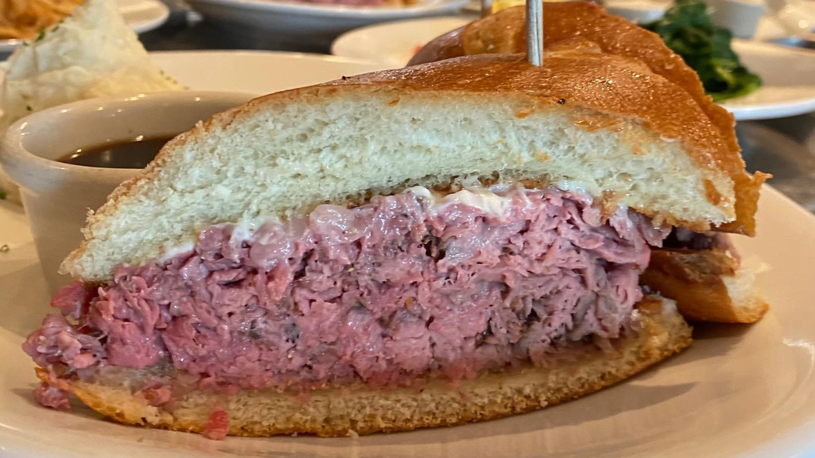 Your Guide to December in Naples + Best Pre-Show Dinner Spot + Black Friday Responses!