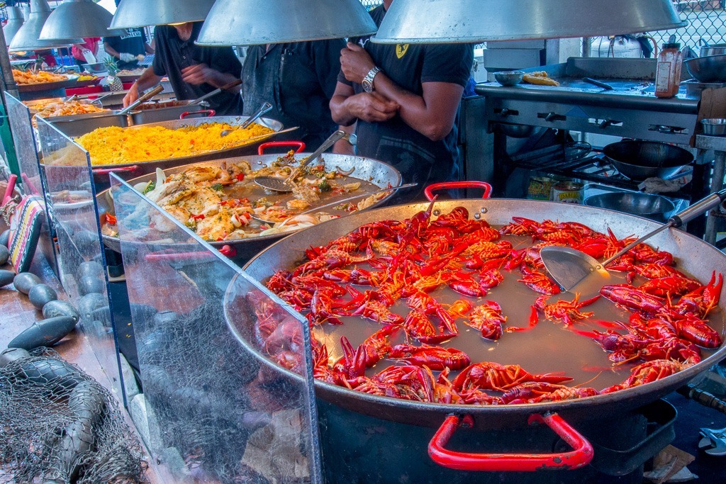 Valentine&rsquo;s in Naples: Romantic Date Ideas + Weekend Seafood Festival + This Week&rsquo;s Poll